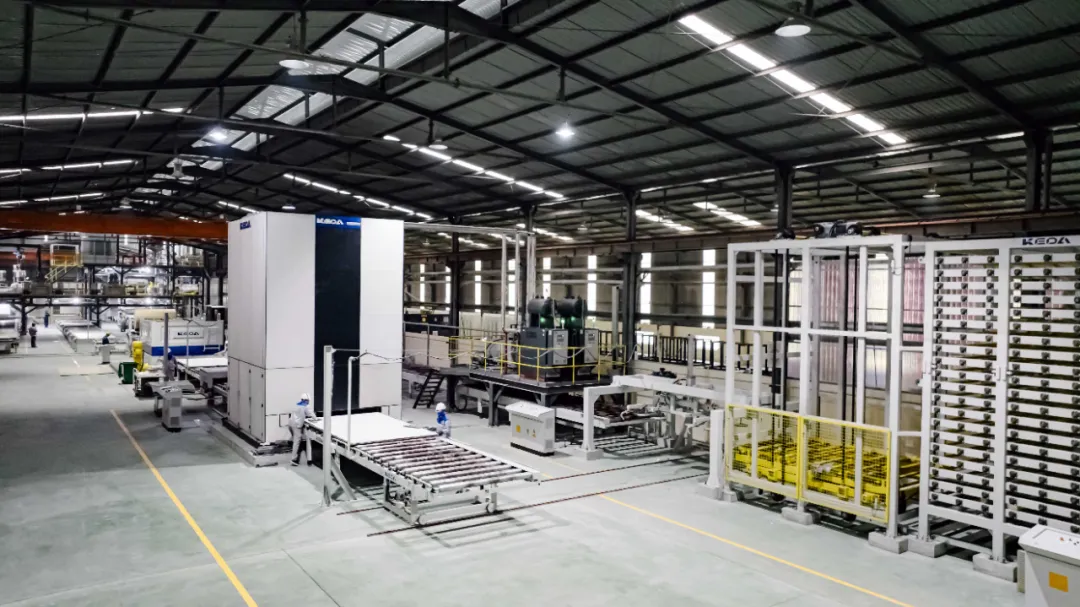Dây chuyền sản xuất bản thạch nhân nhân tạo của máy móc đá nhà cái bet88 tại dự án Việt Nam VN380 đã ra mắt thành công!